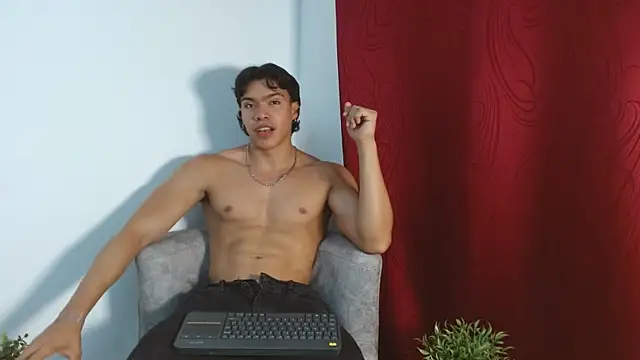 Snapshot of adriel_escalante chatting on 09/13/25, 01:27 adriel escalante online show from 09/13/25, 01:27