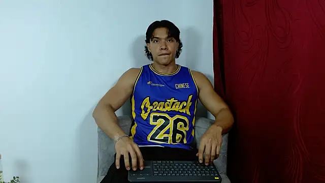 Snapshot of adriel_escalante chatting on 10/03/25, 01:35 adriel escalante online show from 10/03/25, 01:35