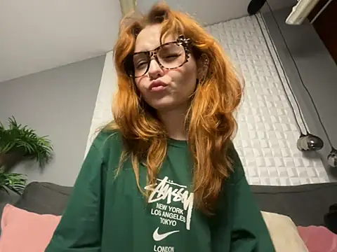 AlisHanson online show from 09/26/25, 01:15