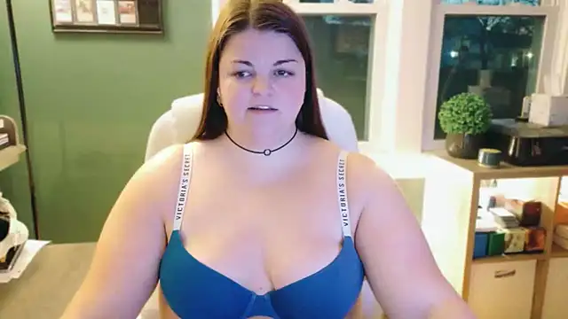 Snapshot of PlayWithBrittany chatting on 11/22/25, 10:09 PlayWithBrittany online show from 11/22/25, 10:09