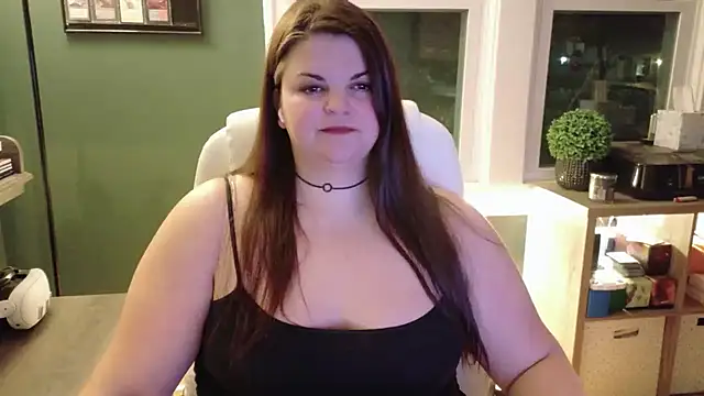 Snapshot of PlayWithBrittany chatting on 12/02/25, 11:00 PlayWithBrittany online show from 12/02/25, 11:00