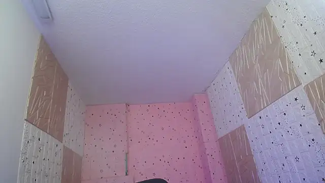 Snapshot of emmydurant chatting on 12/14/25, 08:30 emmydurant online show from 12/14/25, 08:30