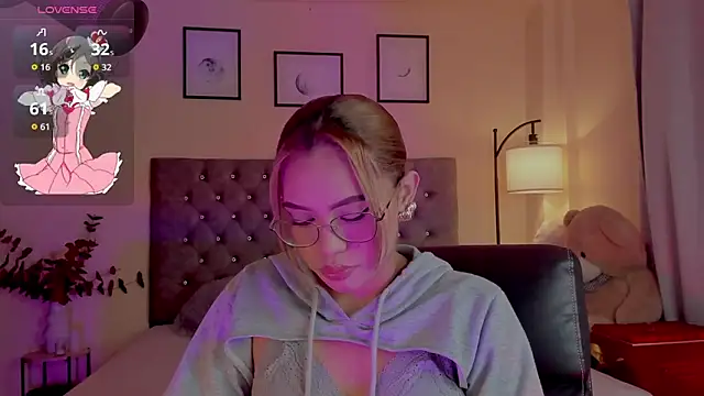 Snapshot of OxanaFedorova1- chatting on 11/20/25, 09:03 OxanaFedorova1- online show from 11/20/25, 09:03