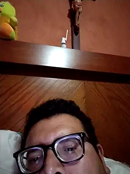 Snapshot of Santiagoqro85 chatting on 10/13/25, 03:06 Santiagoqro85 online show from 10/13/25, 03:06