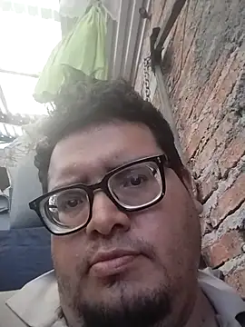 Snapshot of Santiagoqro85 chatting on 10/13/25, 07:25 Santiagoqro85 online show from 10/13/25, 07:25