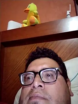 Snapshot of Santiagoqro85 chatting on 10/15/25, 03:50 Santiagoqro85 online show from 10/15/25, 03:50