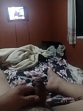 Snapshot of Santiagoqro85 chatting on 10/17/25, 04:04 Santiagoqro85 online show from 10/17/25, 04:04