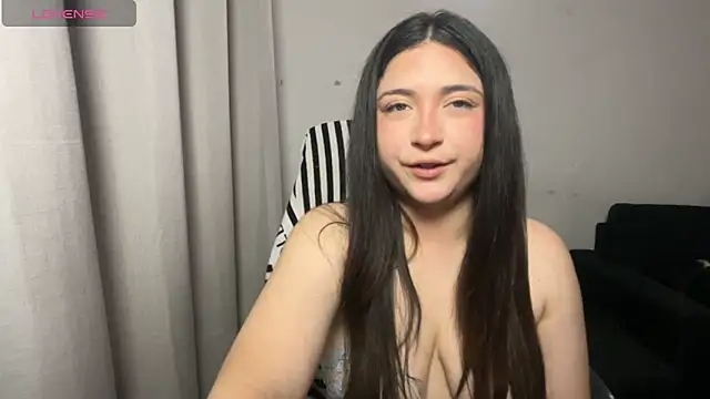 Snapshot of valentinauwu chatting on 01/06/26, 02:15 valentinauwu online show from 01/06/26, 02:15