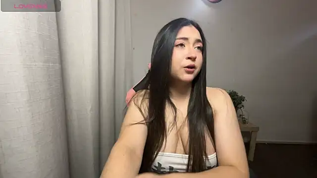 Snapshot of valentinauwu chatting on 02/27/26, 02:00 valentinauwu online show from 02/27/26, 02:00