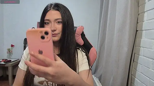 Snapshot of valentinauwu chatting on 05/16/26, 03:03 valentinauwu online show from 05/16/26, 03:03