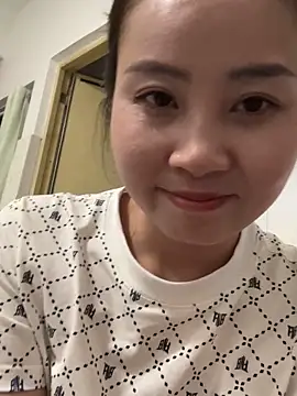 Snapshot of wly2028 chatting on 09/26/25, 04:44 wly2028 online show from 09/26/25, 04:44