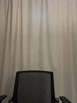 Snapshot of wly2028 chatting on 10/10/25, 12:26 wly2028 online show from 10/10/25, 12:26