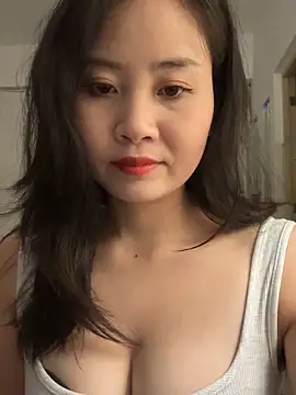 Snapshot of wly2028 chatting on 10/15/25, 01:00 wly2028 online show from 10/15/25, 01:00