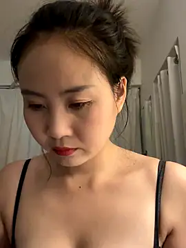 Snapshot of wly2028 chatting on 10/18/25, 12:06 wly2028 online show from 10/18/25, 12:06