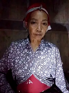 Snapshot of -Xuka-200 chatting on 11/01/25, 10:28 -Xuka-200 online show from 11/01/25, 10:28