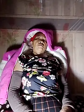 Snapshot of -Xuka-200 chatting on 11/05/25, 10:10 -Xuka-200 online show from 11/05/25, 10:10