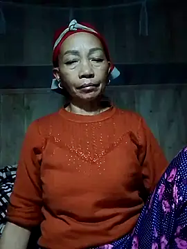 Snapshot of -Xuka-200 chatting on 11/10/25, 01:43 -Xuka-200 online show from 11/10/25, 01:43