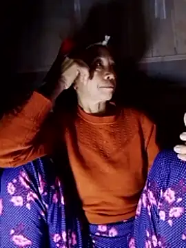 Snapshot of -Xuka-200 chatting on 11/11/25, 09:37 -Xuka-200 online show from 11/11/25, 09:37