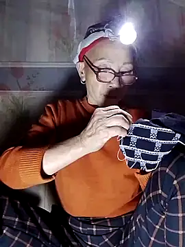 Snapshot of -Xuka-200 chatting on 11/12/25, 12:16 -Xuka-200 online show from 11/12/25, 12:16