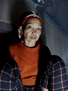 Snapshot of -Xuka-200 chatting on 11/15/25, 01:18 -Xuka-200 online show from 11/15/25, 01:18