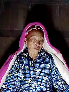 Snapshot of -Xuka-200 chatting on 11/26/25, 11:55 -Xuka-200 online show from 11/26/25, 11:55