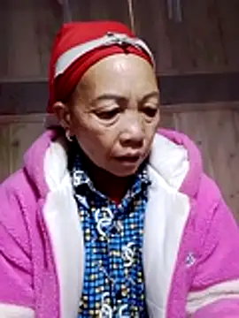 Snapshot of -Xuka-200 chatting on 11/30/25, 12:47 -Xuka-200 online show from 11/30/25, 12:47