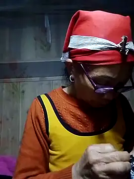 Snapshot of -Xuka-200 chatting on 12/05/25, 10:24 -Xuka-200 online show from 12/05/25, 10:24