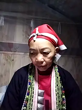 Snapshot of -Xuka-200 chatting on 12/14/25, 11:31 -Xuka-200 online show from 12/14/25, 11:31