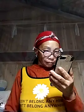 Snapshot of -Xuka-200 chatting on 12/15/25, 12:09 -Xuka-200 online show from 12/15/25, 12:09