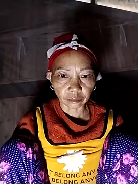 Snapshot of -Xuka-200 chatting on 12/16/25, 12:15 -Xuka-200 online show from 12/16/25, 12:15