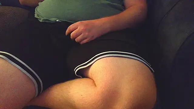 Snapshot of thighguy30 chatting on 10/07/25, 12:19 thighguy30 online show from 10/07/25, 12:19