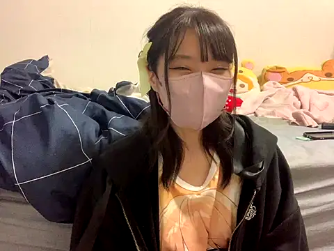 Snapshot of ituki_0415 chatting on 11/15/25, 02:13 ituki 0415 online show from 11/15/25, 02:13