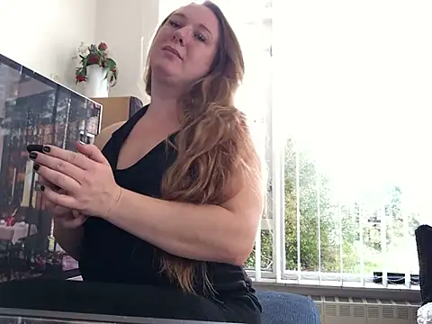 Snapshot of MazySunny chatting on 10/10/25, 08:13 MazySunny online show from 10/10/25, 08:13