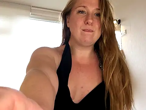 Snapshot of MazySunny chatting on 10/12/25, 03:00 MazySunny online show from 10/12/25, 03:00