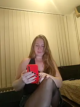 Snapshot of MazySunny chatting on 10/14/25, 07:14 MazySunny online show from 10/14/25, 07:14