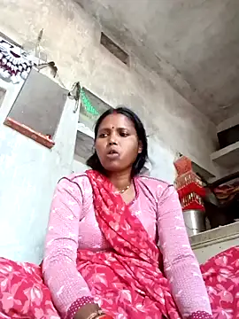 Snapshot of Cm_pooja chatting on 10/10/25, 04:55 Cm pooja online show from 10/10/25, 04:55