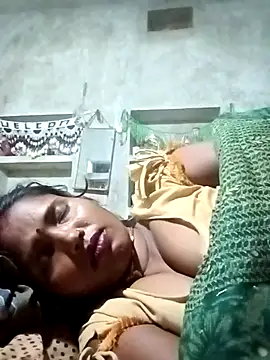 Snapshot of Cm_pooja chatting on 10/14/25, 09:04 Cm pooja online show from 10/14/25, 09:04