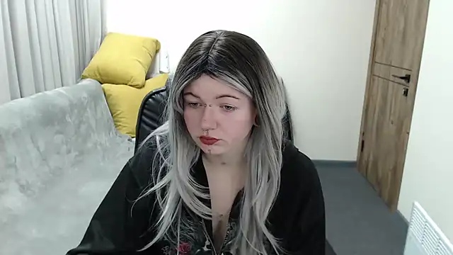 Nika Snow online show from 10/18/25, 08:04