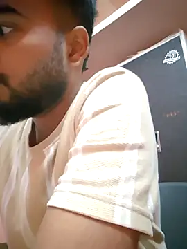 soniriyaa010101 online show from 11/15/25, 03:08