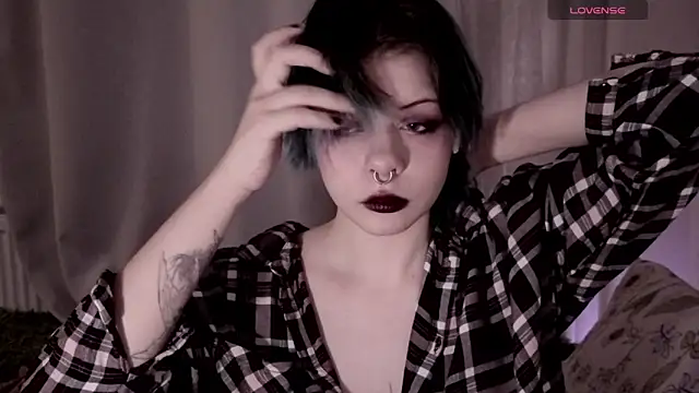 Snapshot of Alice_Zev chatting on 12/20/25, 10:28 Alice Zev online show from 12/20/25, 10:28