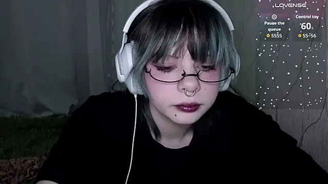 Snapshot of Alice_Zev chatting on 01/13/26, 11:10 Alice Zev online show from 01/13/26, 11:10
