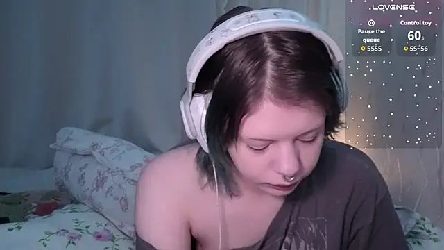 Snapshot of Alice_Zev chatting on 02/02/26, 04:55 Alice Zev online show from 02/02/26, 04:55