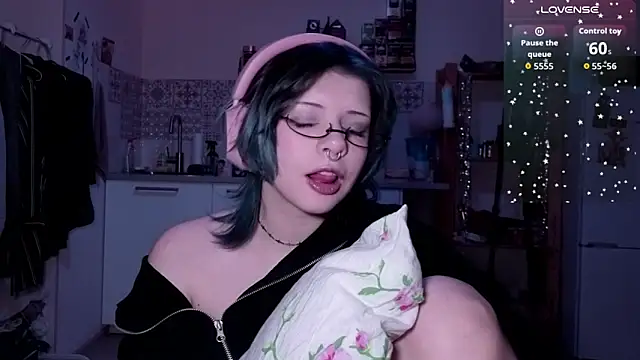 Snapshot of Alice_Zev chatting on 02/19/26, 11:34 Alice Zev online show from 02/19/26, 11:34