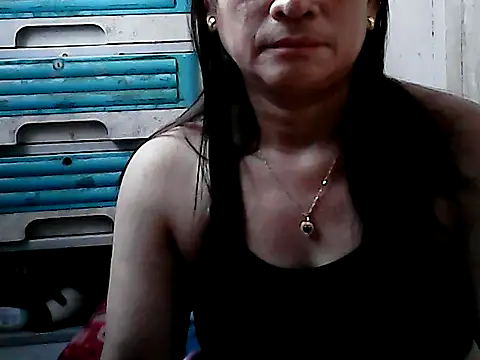 Snapshot of yoursPinayMama1682 chatting on 10/06/25, 11:13 yoursPinayMama1682 online show from 10/06/25, 11:13