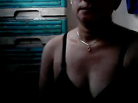 Snapshot of yoursPinayMama1682 chatting on 10/19/25, 11:27 yoursPinayMama1682 online show from 10/19/25, 11:27