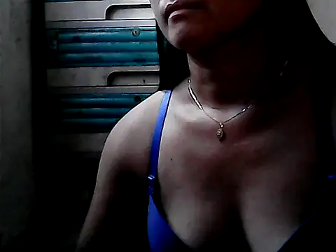 Snapshot of yoursPinayMama1682 chatting on 10/24/25, 06:10 yoursPinayMama1682 online show from 10/24/25, 06:10