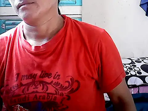 Snapshot of yoursPinayMama1682 chatting on 11/02/25, 12:35 yoursPinayMama1682 online show from 11/02/25, 12:35