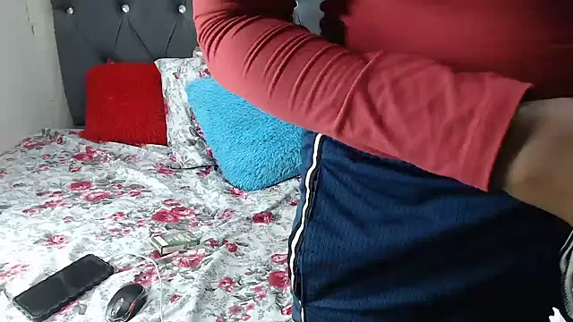 Snapshot of YummyJellybooty13 chatting on 10/23/25, 06:39 YummyJellybooty13 online show from 10/23/25, 06:39