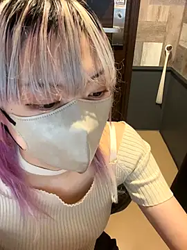 Snapshot of naginagisan chatting on 10/26/25, 09:15 naginagisan online show from 10/26/25, 09:15