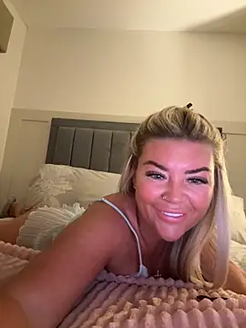 EmilyKingg online show from 09/10/25, 08:42